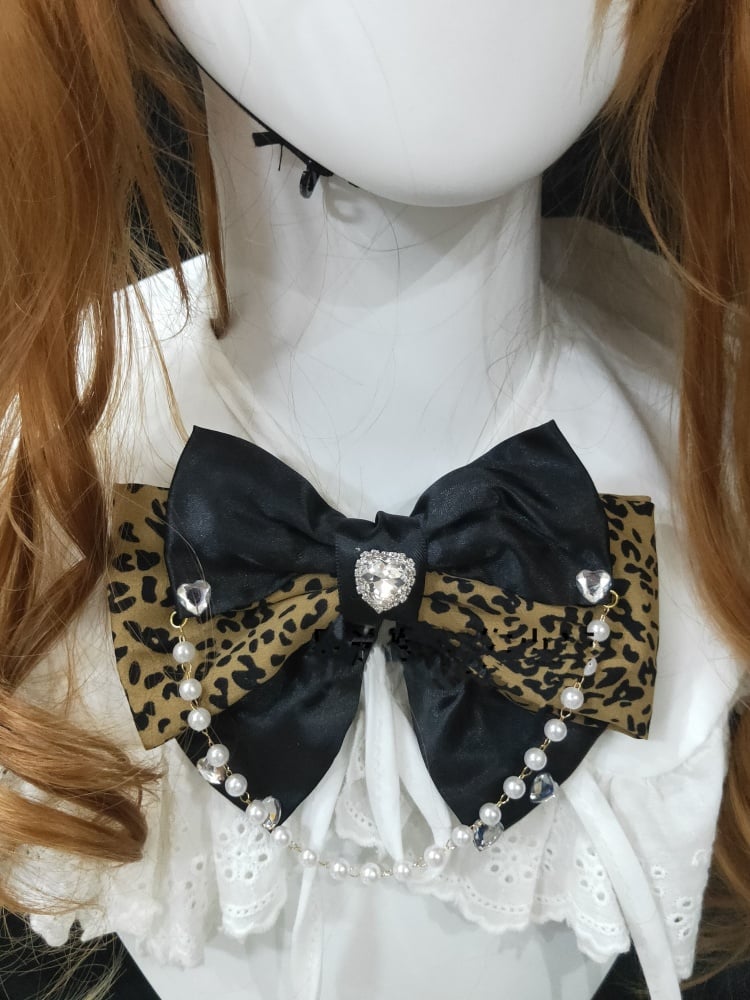 Herzförmige Haarspange mit Strass und Schleife im Leopardenmuster