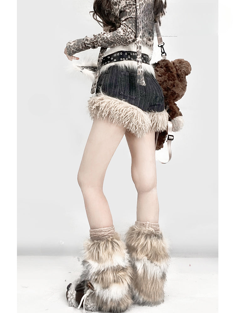 Gyaru – Glamouröse Shorts mit weitem Bein und zotteligem Besatz in Schwarz