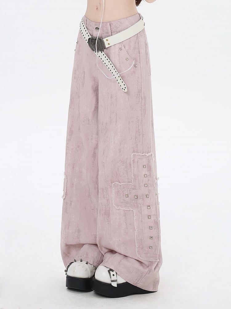 Rosa Jeans mit niedriger Taille und weitem Bein, Nieten und leichten Kreuzapplikationen