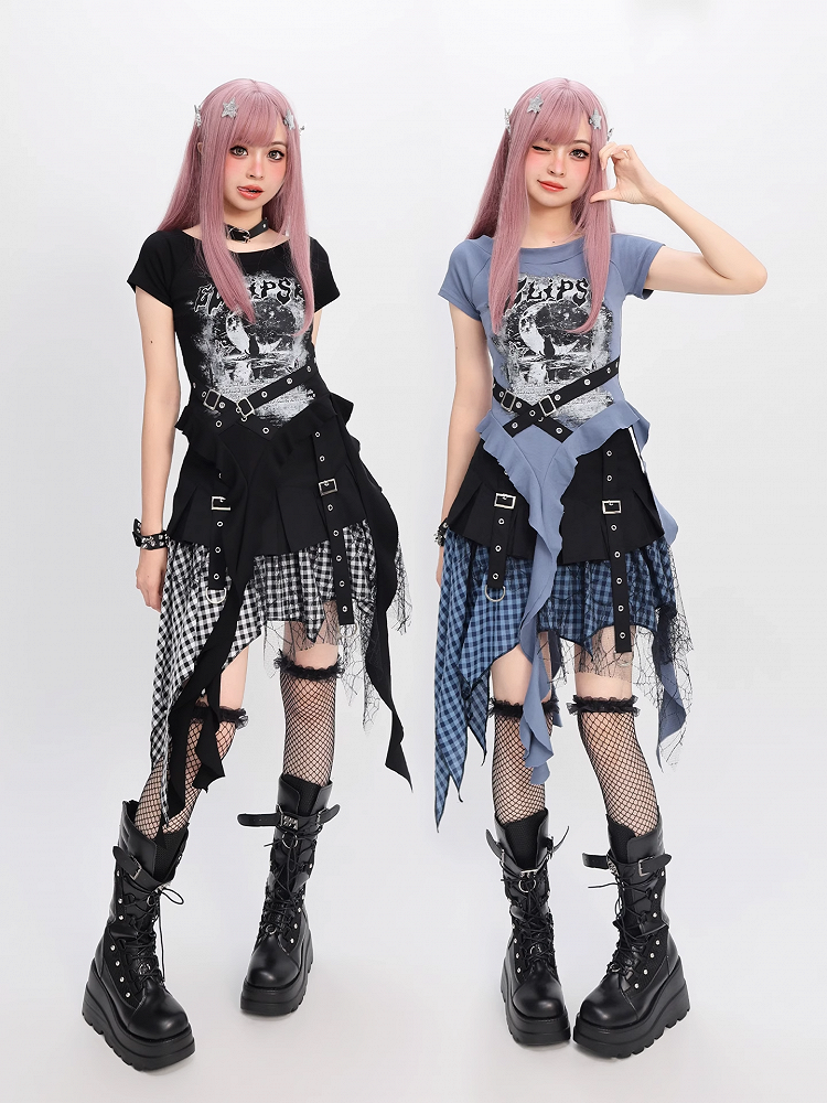 Y2K Blau/Schwarzes Criss-Cross-Design Kaskadierende Rüschenakzente Mond-T-Shirt-Druck