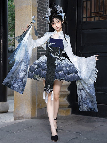 Lolita-Kleid mit Elster-Applikation, gestuftem Rock, Manschetten, weiten Ärmeln, kurzes Oberteil