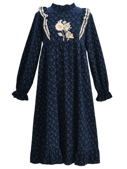 Dunkelblaues Mori Kei Blumenkleid mit Rüschenausschnitt und Blumenmuster