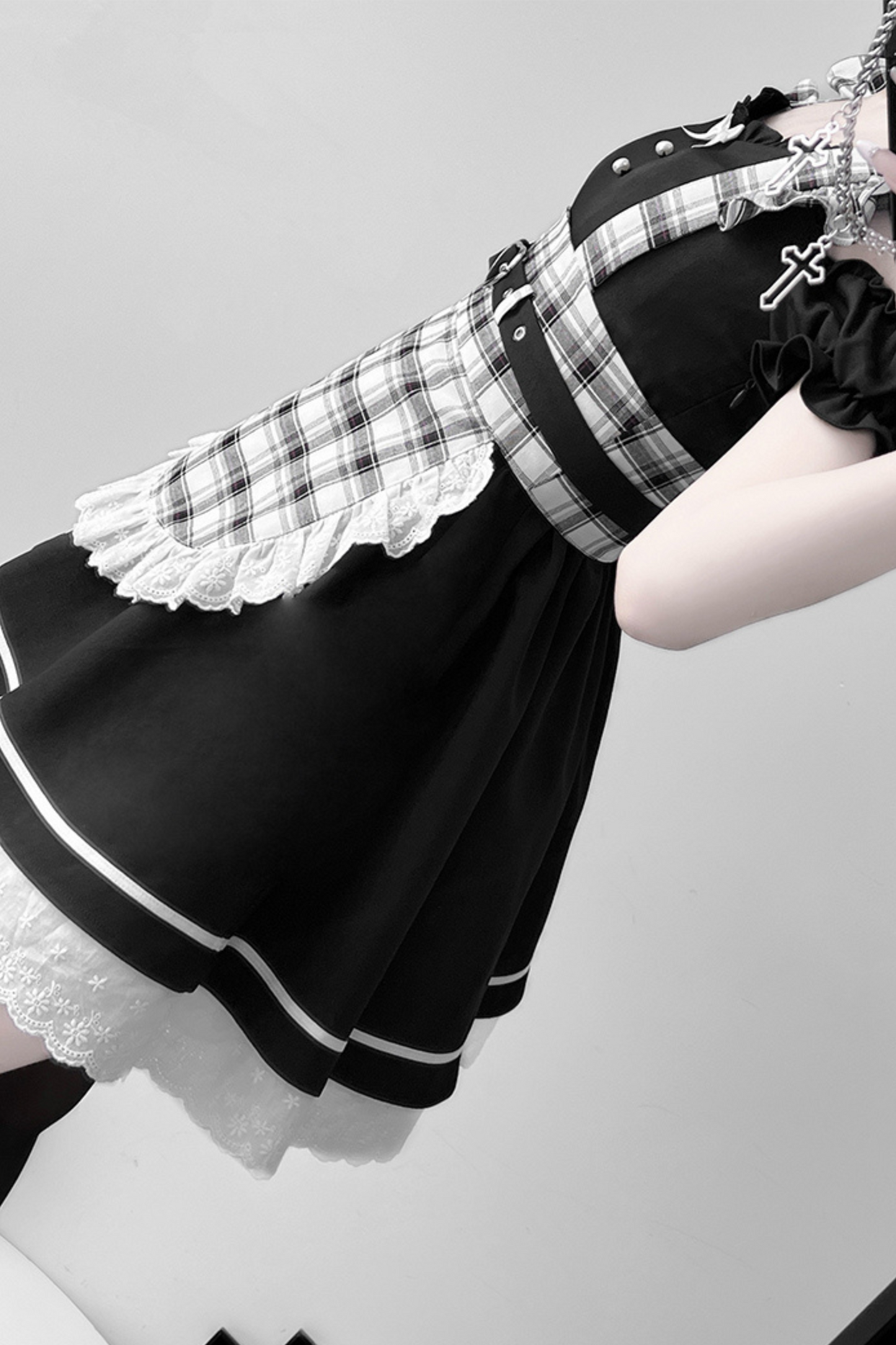 One-piece mine with apron check set maid