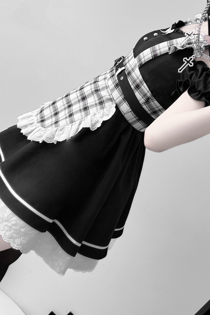 One-piece mine with apron check set maid