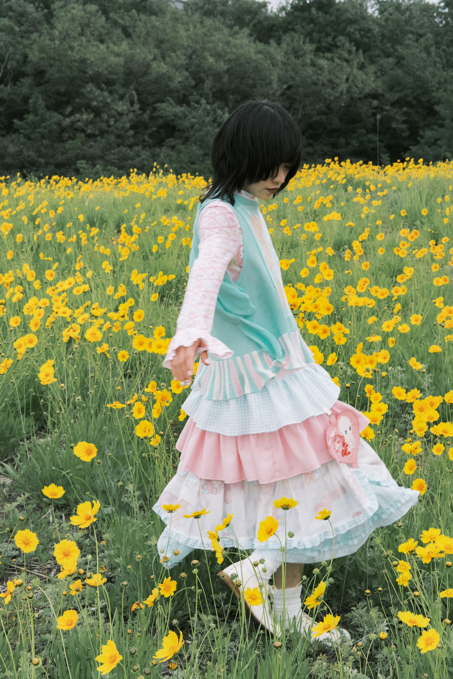 カラフルに揺れるフリルタワースカート