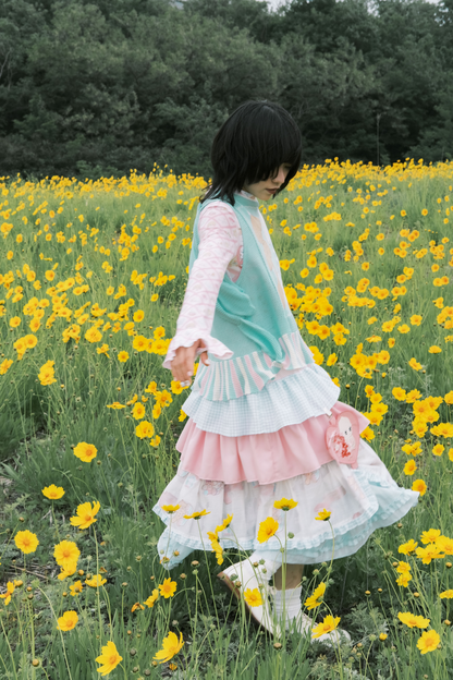 カラフルに揺れるフリルタワースカート