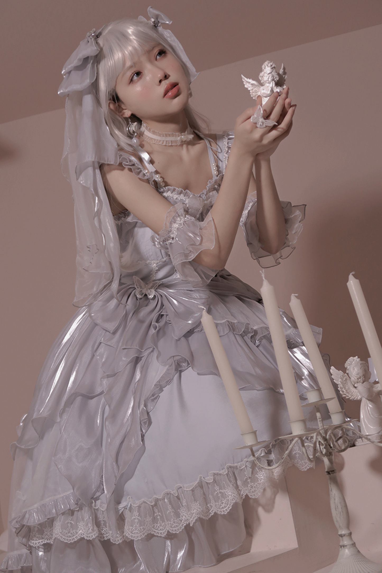 Kleid mit fliegenden großen Lolita-Ärmeln