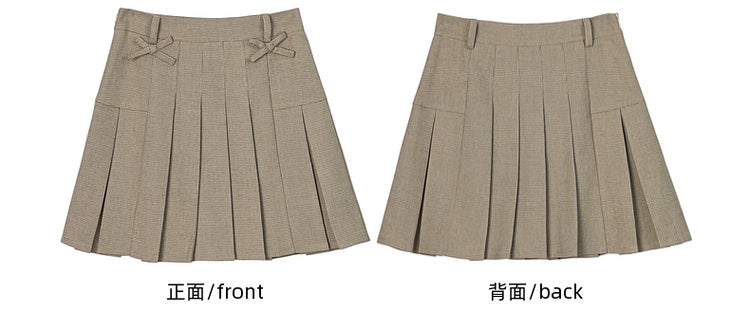 カーキ色のリボンアクセントのチェック柄プリーツスカート