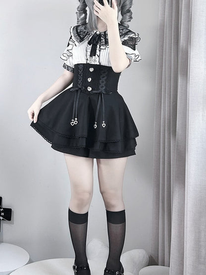 Jirai Kei – Schwarzer Skort mit hoher Taille und Schnürung und Herz-Strasssteinen