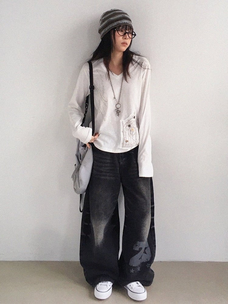 Vintage Y2K White Letter Print V-Neck Long Sleeve Top with Iron Gate Patch - innomoood