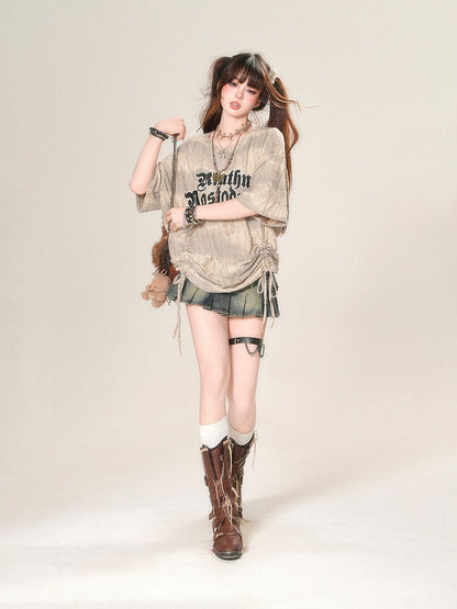 Lockeres T-Shirt mit apricotfarbenem Buchstabendruck und Kordelzug in der Taille und Löchern im Used-Look