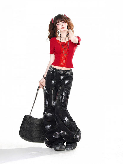 ブラック/レッドのロゼットレーストリム、バタフライカットアウトディテール、背面にグラマラスなクロップドトップス