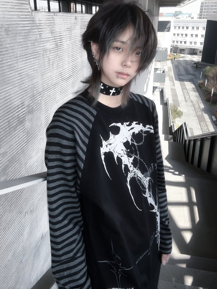 Black/White Graphic Raglan Lettering Prints with Top and Long Sleeves Striped Gothic