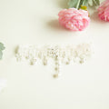 Choker mit weißen Spitzenperlendetails