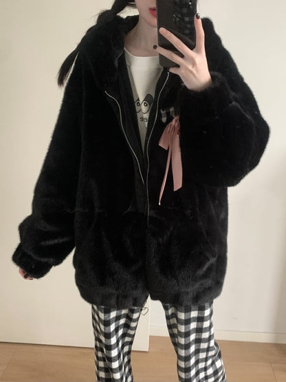 Hose mit schwarz-weißem Karomuster