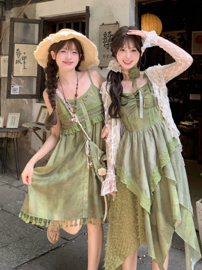 ベージュのカスケーディングフリルトリムレーストップス