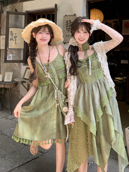 ベージュのカスケーディングフリルトリムレーストップス