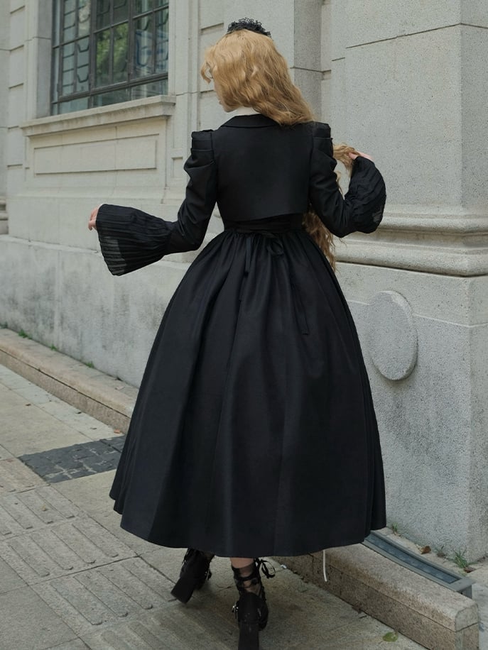 Black Classic Lolita Jumper Skirt with Rosettes and Scalloped Underbust