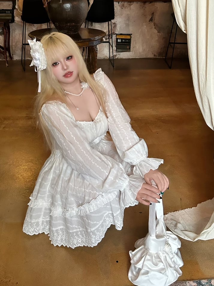 with Floral White Basque Waist Dress and Trim Lace Decoration Plus Neckline Size