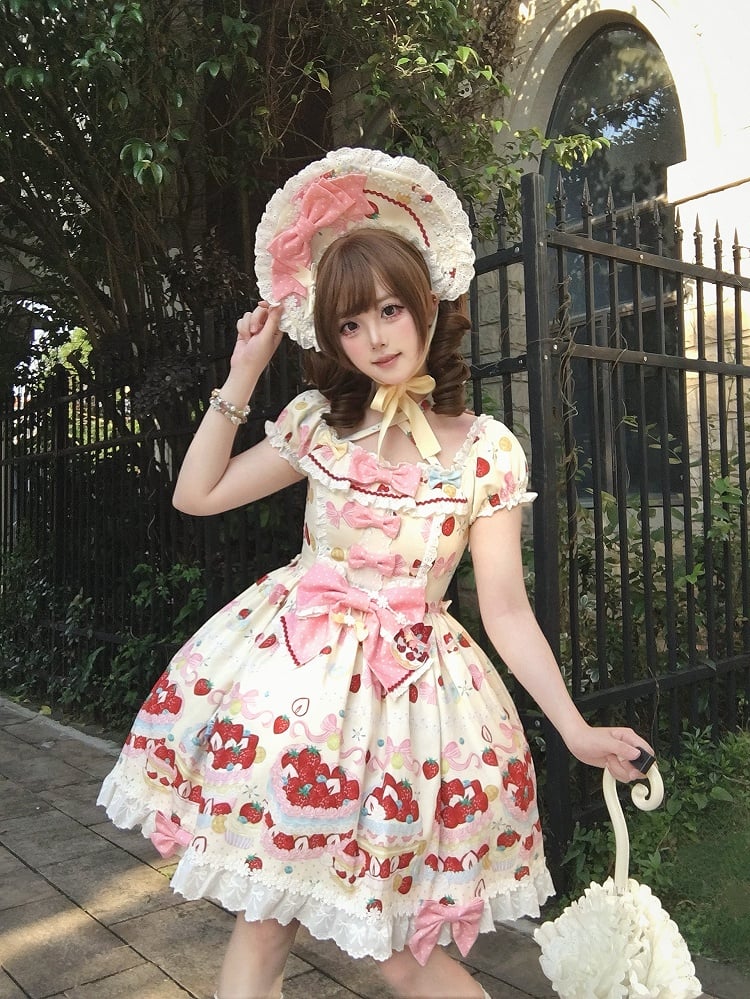 Lolita Kurzes, einteiliges, süßes Kleid mit weißen Ärmeln und cremigem Erdbeerdruck