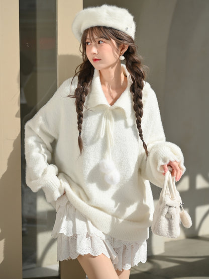 Weißer Pullover mit Pompons-Dekor