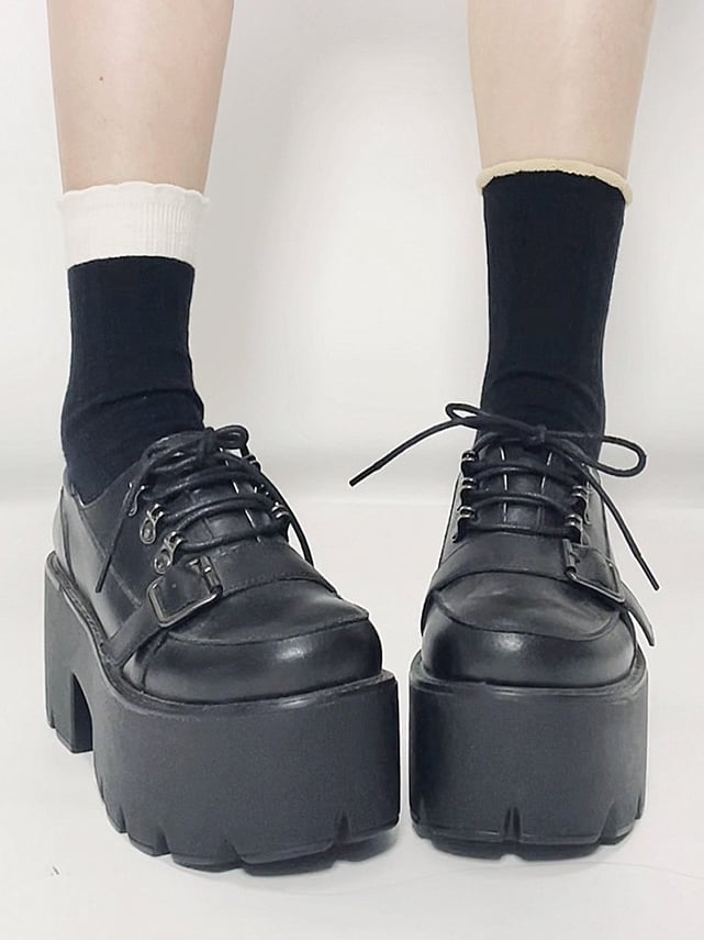 Punk-Schuhe mit Riemenverschluss, Schwarz – Schnür-Plateau-Schnalle