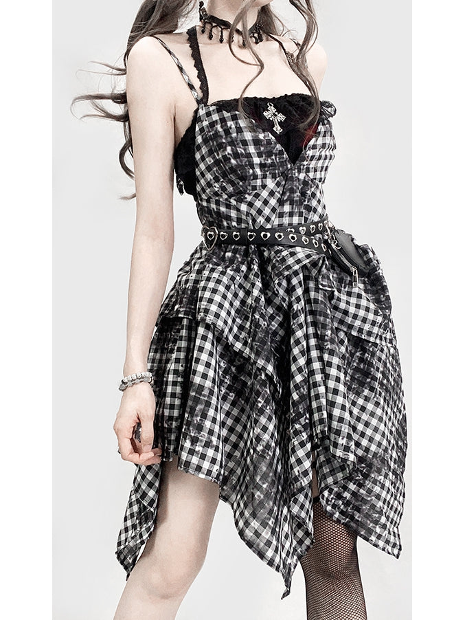 華やかなティアードクロストップ、チェック柄ディテール、ほろ苦いレッドスカート、ブラックタイセット、ドレスキャミソール