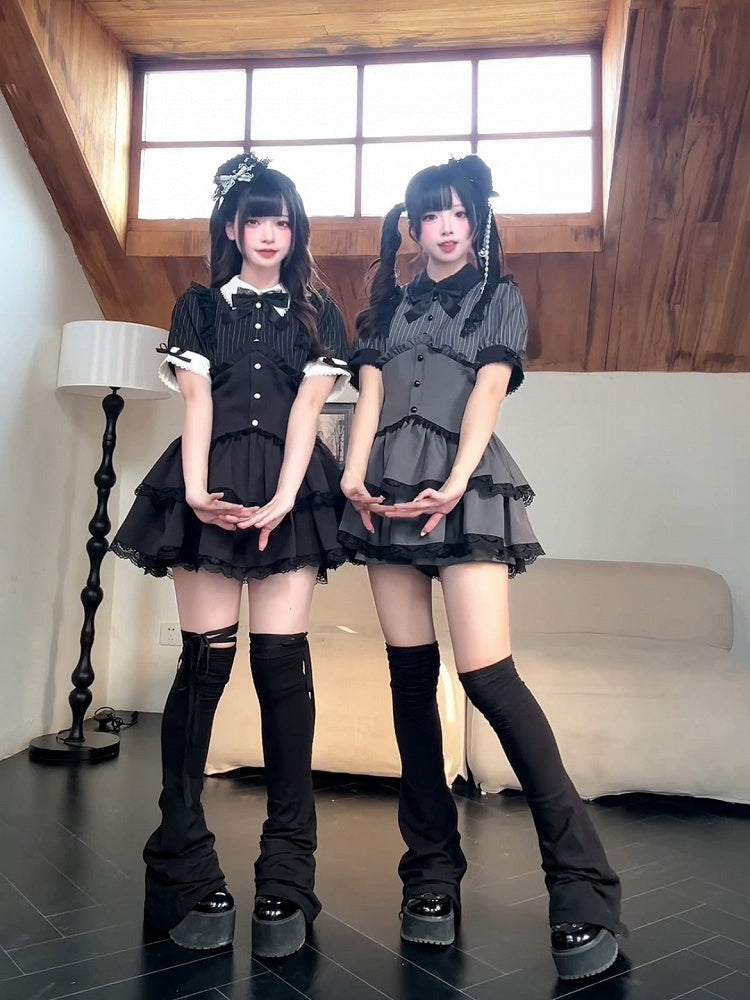 Graue Shorts und zweiteiliger Jirai-Stil mit gestreiftem Lagenkleid und Kunstspitze. Outfit: Kei