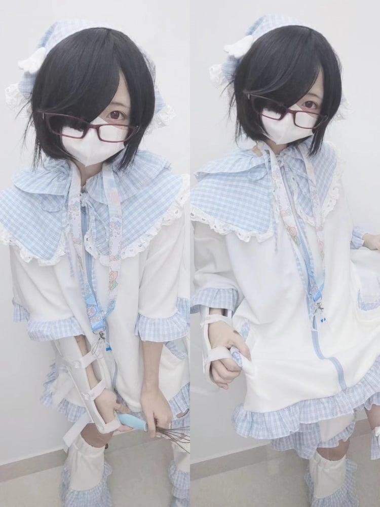 Weiß-blaue Kapuzenjacke mit Hasenohren-Design und freiem Kragen