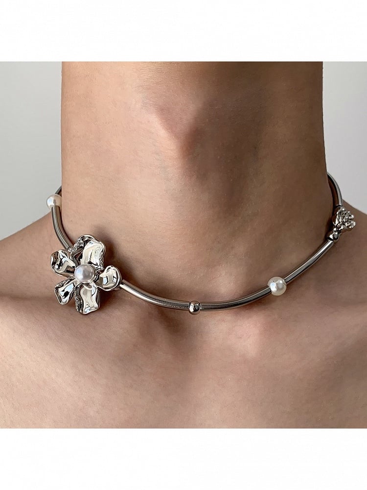 Silver Flower Choker with Pearl Decoration - YSHXS