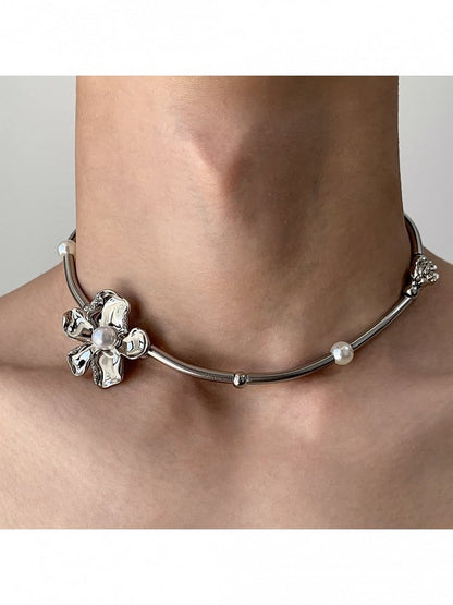 Silver Flower Choker with Pearl Decoration - YSHXS