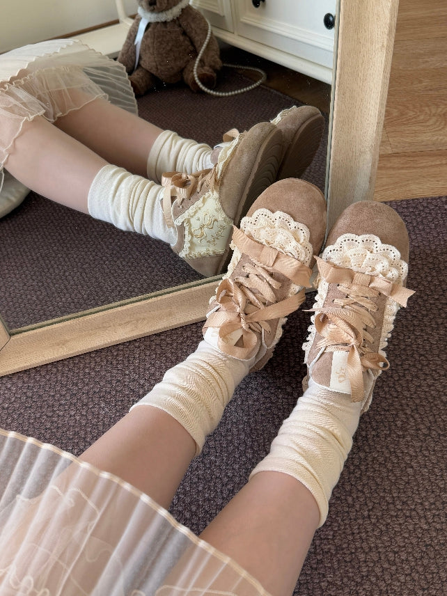 Süße Schnür-Sneakers in Khaki mit Schnürung vorne und Balletcore-Lolita-Besatz