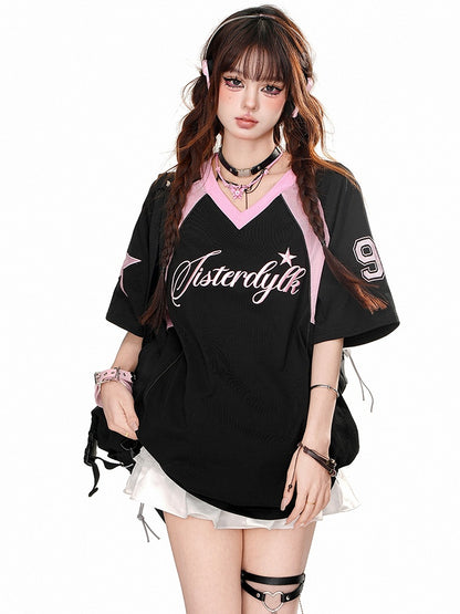 Schwarz/weißes Sporttop mit V-Ausschnitt und kurzen Ärmeln