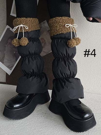 Süße Beinwärmer mit Schleife und Pompons