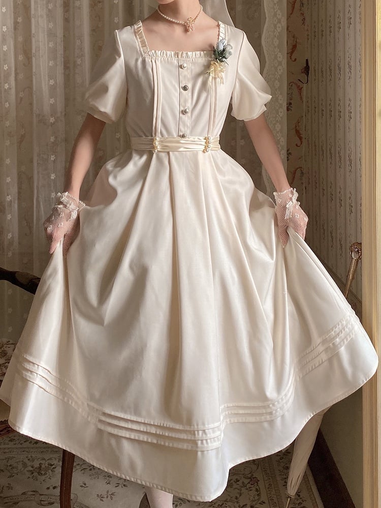 Elegantes Kleid mit Ausschnitt und quadratischem Vintage-Apricot mit kurzen Puffärmeln