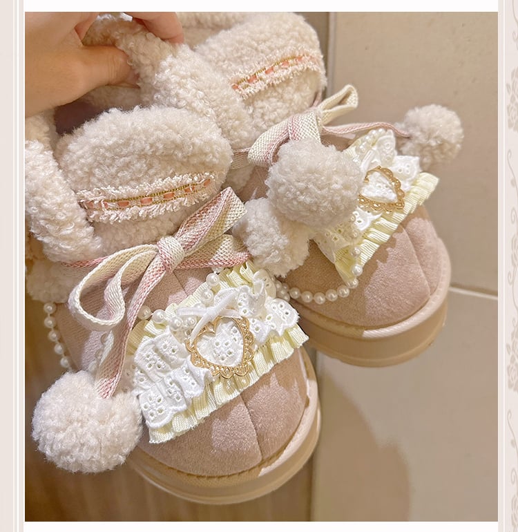 ベージュ＆ピンクのポンポン付きプラッシュプラットフォームUGGブーツ（ビーズチェーン付き）