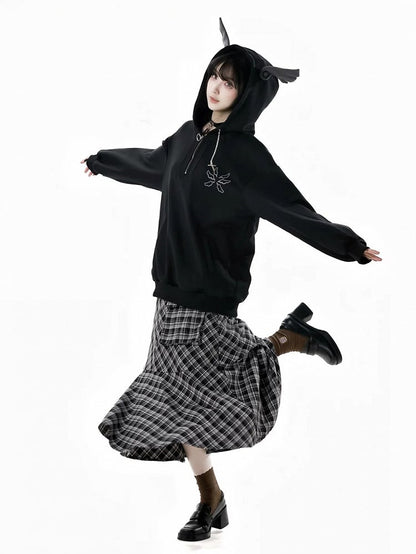 Bittersüße Kette Grau/Schwarz Kapuzendesign Hoodie Flügel Kreuz Wing Stickerei Rücken Feder