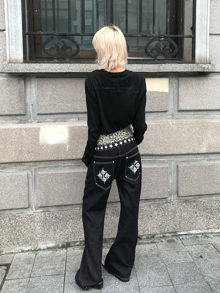 Black Button Details Crewneck Sweatshirt with in