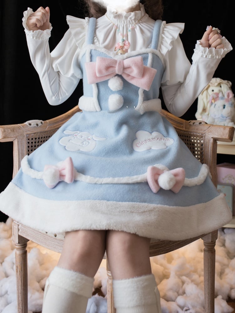 Blaues Winterkleid mit Pompom-Schleifen