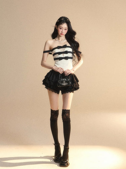 蝶結びのディテール、パッチ、レース、魅力的なストラップレストップ、アプリコットネックライン