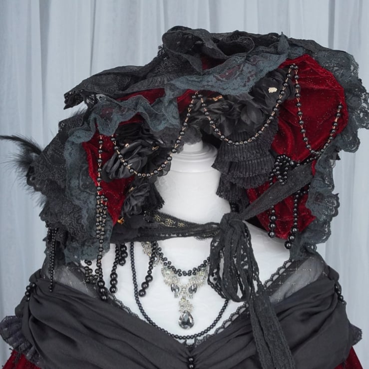 Chain Lolita Bead Feather / Decorated and Red Black White Bonnet