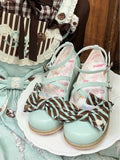 Gestreifte Schnallen am Herz-Schuh-Design Schleife Lolita Top Crisscross Grünbraun Muster