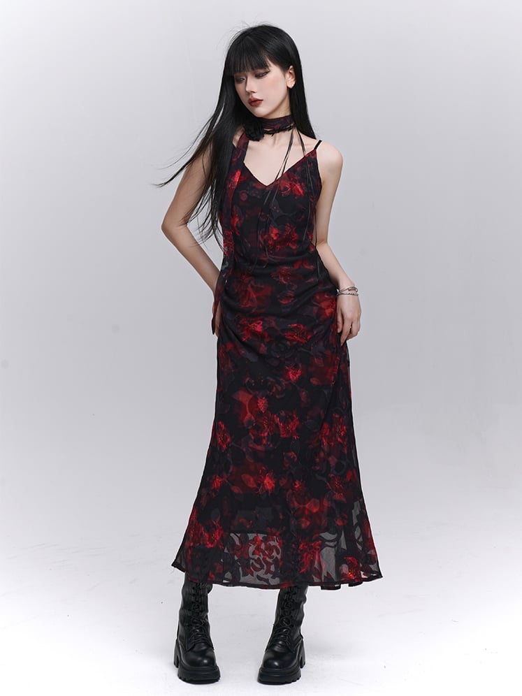 Rotes und schwarzes Slip-Kleid mit V-Ausschnitt und Blumenmuster in Knöchellänge