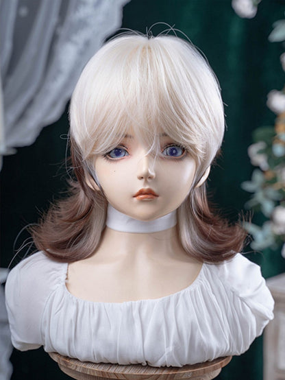 ブロンドとエアリーな前髪、長さ43cmのオンブレブラウンのウェーブウィッグ