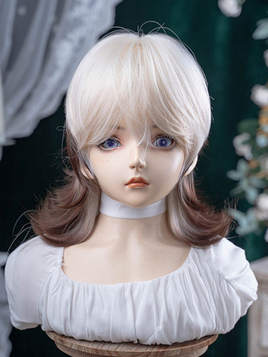 ブロンドとエアリーな前髪、長さ43cmのオンブレブラウンのウェーブウィッグ