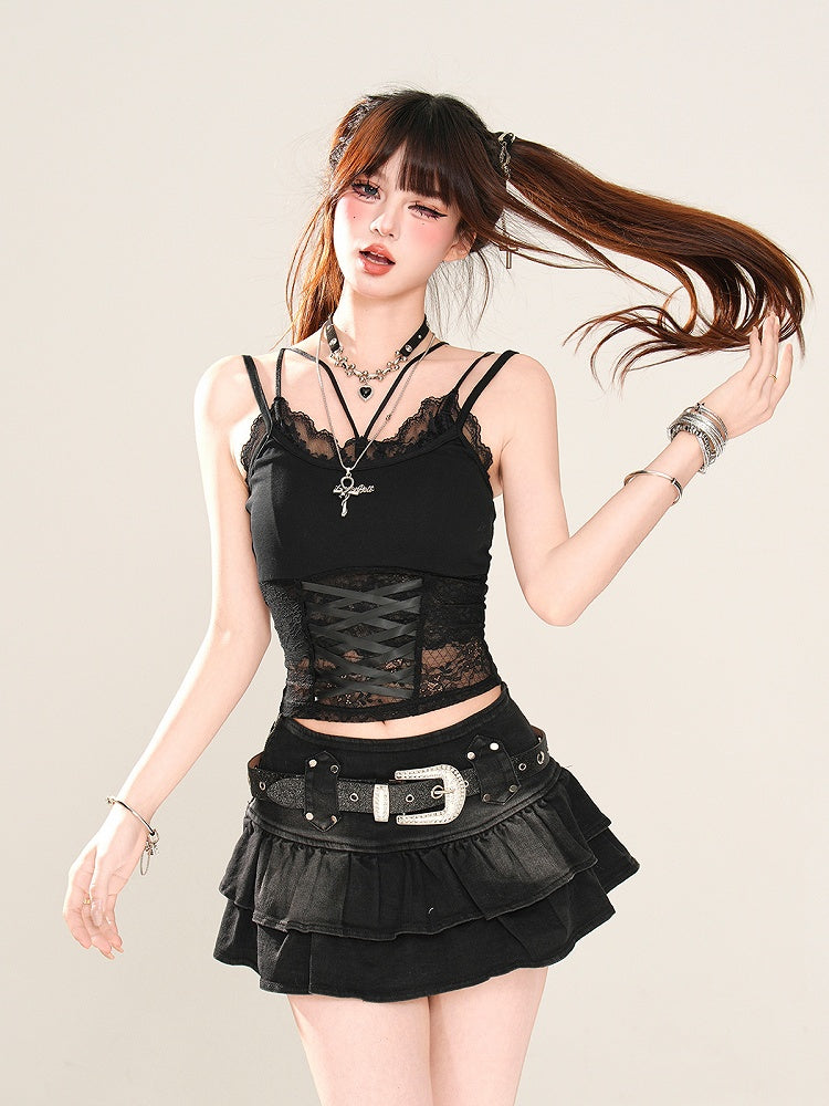 Glamouröses Criss-Cross-Top-Design, weiß/schwarzes Camisole, Spitzenpatches an der Taille