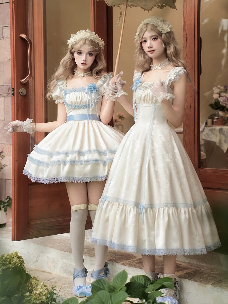 Lolita-Kleid mit Spitze und Puffärmeln, Ausschnitt hellbeige, Besätze kurz blau