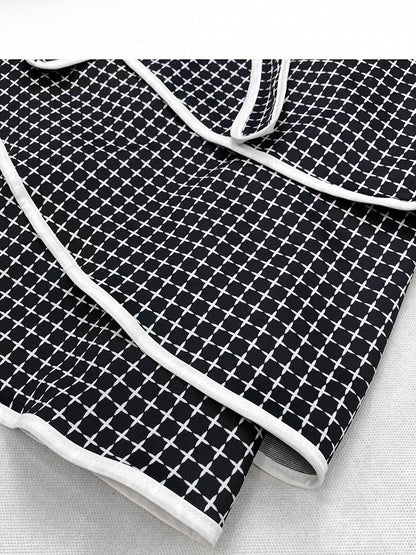 Dekoriertes bittersüßes gestuftes kariertes Schleifenmuster Y2K Schwarz