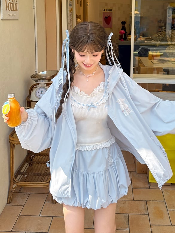 ライトブルーの伸縮性ウエストのスイートバブルスカート