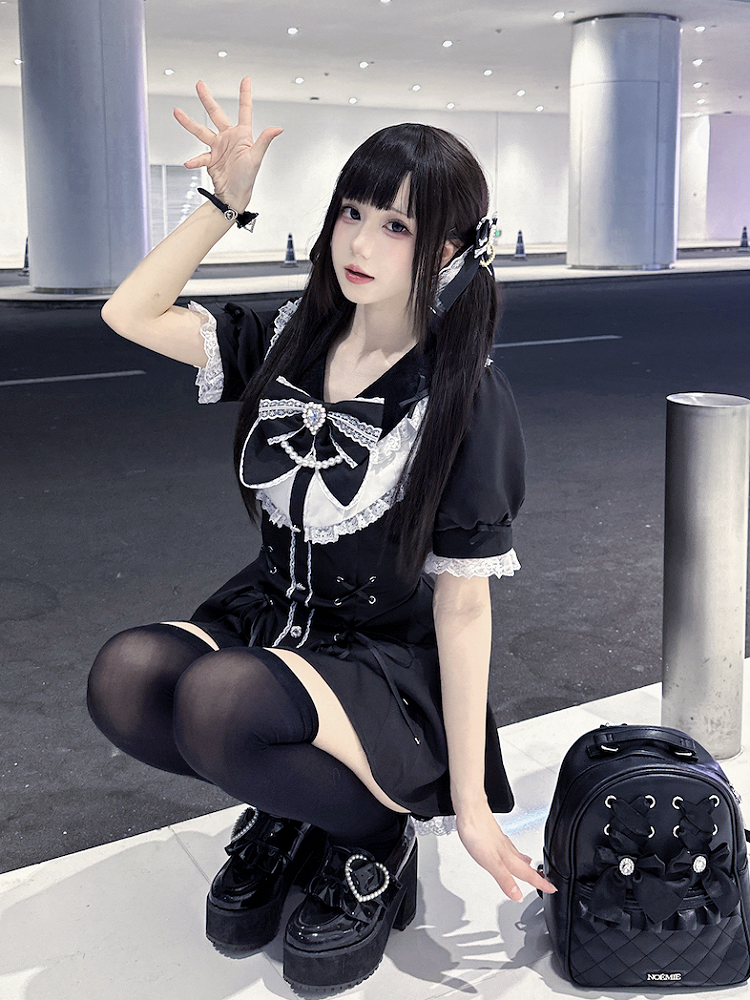 ジライ装飾ケイセット ホワイトレースアップウエストラインストーンミニドレス+ショーツ ブラックディテール